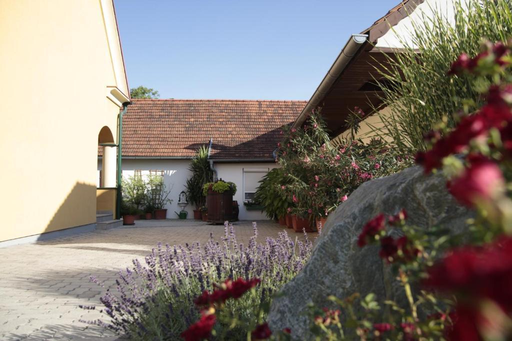 Ferienhof Uhudler-Arkaden Stegersbach Exterior foto